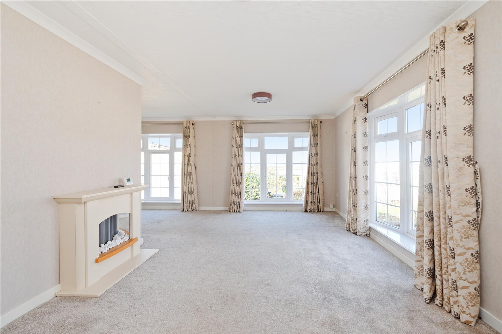 2 Bed, 2 Bath Property For Sale in Woodlands Estate, Blean, CT2 9JN
